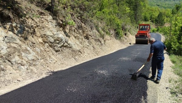АСФАЛТ ЗА ГОРШТАКЕ: Пиротски неимари асфалтирају пут ка Добром Долу