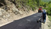 АСФАЛТ ЗА ГОРШТАКЕ: Пиротски неимари асфалтирају пут ка Добром Долу