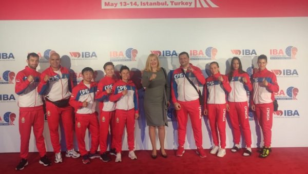 ПОДРШКА БОКСЕРКАМА: Генерални конзул у Истанбулу у посети делегацији Србије