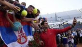 TITULA, PA SRPSKO SLAVLJE: Novak Đoković uzeo pehar u Rimu, a onda potrčao ka navijačima (FOTO)