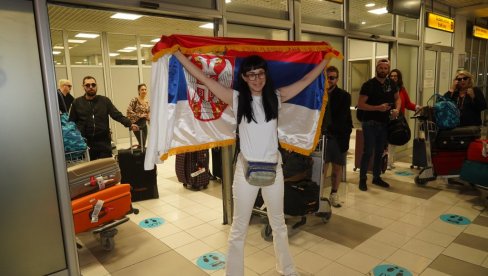 KONSTRAKTA ČISTIH RUKU I OBRAZA: Ana Đurić i srpska delegacija vratili se iz Italije , nakon nastupa na “Evrosongu” u Torinu