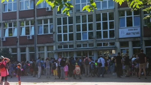 ХИТНО СЕ ОГЛАСИО МУП: Дојаве о бомбама лажне - на мети 97 београдских школа
