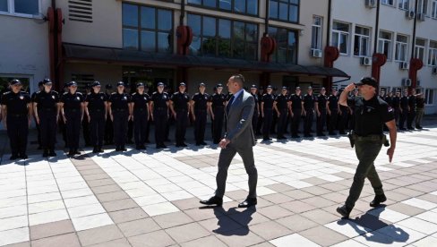 VULIN ODRŽAO PREDAVANJE: Uz punu podršku državnog vrha i predsednika Vučića i dalje ćemo ulagati u razvoj policije