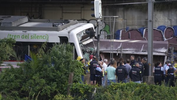 ТЕШКА НЕСРЕЋА У ШПАНИЈИ: Сударила се два воза, преко 80 људи повређено (ФОТО)