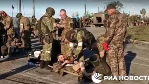 RAT U UKRAJINI: Sa rukama u vis izašla komanda puka Azov; Azovstalj očišćen od ukrajinskih trupa  (FOTO/VIDEO)