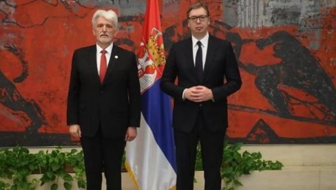 ВУЧИЋ ПРИМИО АКРЕДИТИВЕ НОВОГ АМБАСАДОРА: Србија уважава територијални интегритет Украјине