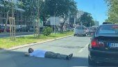 СТРАШНА СЦЕНА У НОВОМ САДУ: Мушкарац легао насред Булевара и блокирао саобраћај