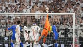 УЖИВО, АЈНТРАХТ - РЕНЏЕРС: Пршти од фудбала у Севиљи, меч достојан финала