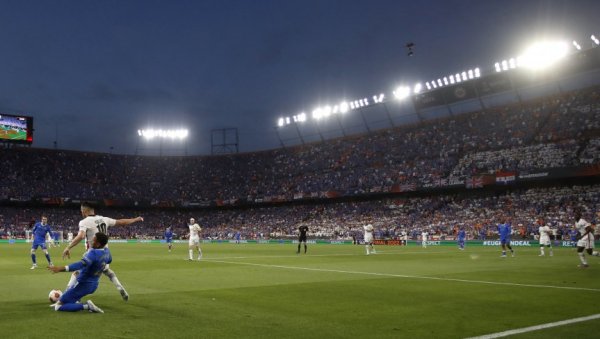 АЈНТРАХТ ГОЛ НЕ ПУШТАЈ