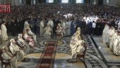 VELIKI BROJ VERNIKA U HRAMU SVETOG SAVE: Počela liturgija pomirenja, posle 55 godina zajedno SPC i MPC (FOTO/VIDEO)
