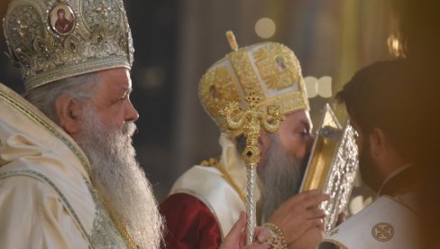 LITURGIJA U SABORNOM HRAMU U SKOPLJU: Patrijarh Porfirije i episkop Stefan služe liturgiju pomirenja