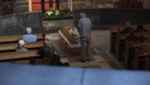 OPROŠTAJ OD MATEJA PERIŠA: Telo izloženo u crkvi Svetog Antuna, službu predvodi nadbiskup Hočevar (FOTO/VIDEO)