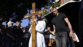 OBJAVLJENE FOTOGRAFIJE SA SAHRANE MATEJA PERIŠA: Mladića iz Splita na večni počinak ispratilo oko 500 prijatelja i rođaka (VIDEO)