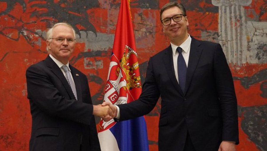 VUČIĆ SUTRA SA KRISTOFEROM HILOM: Predsednik Srbije će razgovarati sa američkim ambasadorom