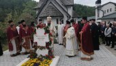 DA SE SLOŽIMO, UMNOŽIMO I OBOŽIMO! Vladika Justin služio liturgiju u manastiru Soko (FOTO)
