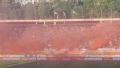 A SA TRI TRIBINE MARAKANE, ISTOVREMENO... Navijači Zvezde pirotehnikom obeležili start meča sa Voždovcem (VIDEO)