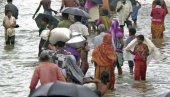 ВОДА ОДНЕЛА НА ДЕСЕТИНЕ ЖИВОТА: Најобилније падавине за две деценије у Бангладешу и Индији потопиле стотину села