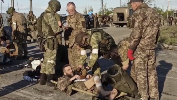 ЗАПАД ГРУБО ЛАГАО КИЈЕВ: После хвалоспева	 својим војницима, Зеленски признао да су му трупе у тешком положају у Донбасу