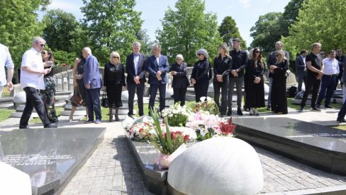 POLA GODINE OD MRKINE SMRTI: Šestomesečni pomen Milutinu Mrkonjiću na Novom groblju (FOTO/VIDEO)