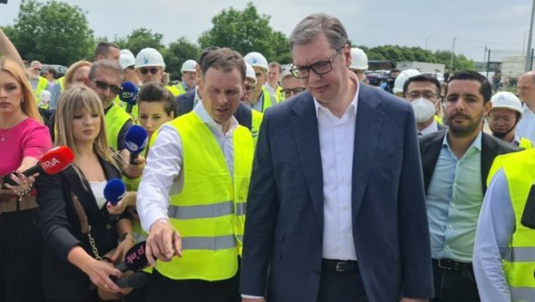 (УЖИВО) ВУЧИЋ НА МАКИШКОМ ПОЉУ: Не смемо да заустављамо радове на метроу, упркос тешкој ситуацији у Европи (ВИДЕО)