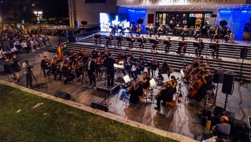 “KARMINA BURANA“ SPEKTAKL SA 400 IZVOĐAČA: Monumentalna scenska kantata Karla Orfa u sredu u Novom Sadu, u subotu u Beogradu