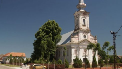 ХРАМ ДОБИЈА НОВУ ФАСАДУ: Почела реконструкција цркве у Банатској Паланци