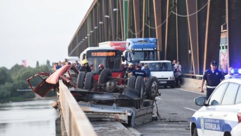 ДОБРИНКА СЛУТИЛА ЗАЈЕДНИЧКУ СМРТ: Супружници из Сланаца који су погинули на Панчевачком мосту нису се раздвајали 60 година