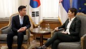 БРНАБИЋЕВА СА ЛИ ЂЕУНГОМ: Премијерка и амбасадор Кореје о развоју сарадње у економији и ИТ индустрији