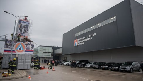 RUSKI CENTAR U NIŠU OPET META ZAPADA I OPOZICIJE: Poslanici PSG, ZLF i SDA Skupštini podneli predlog da se zatvori humanitarni punkt