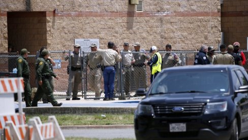 SKANDAL U AMERICI: Masakr u školi mogao da bude sprečen, policajci 40 minuta tražili ključ