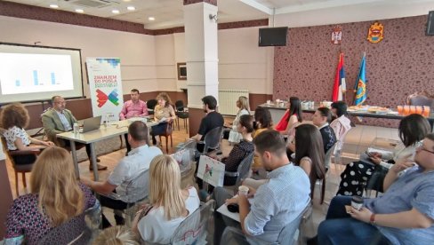 POSLODAVCI I NEZAPOSLENI ZAJEDNO: U Pirotu održana radionica „Znanjem do posla“