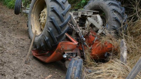 TRAGEDIJA KOD KRUŠEVCA: Poginula žena pri prevrtanju traktora