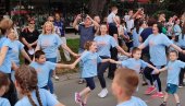 OSMEH PREDŠKOLACA PREPLAVIO ULICE: Blizu 1.500 dece i njihovih roditelja zaigralo u centru Leskovca
