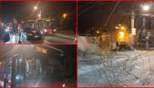 NAPADNUTA NOVINARKA NOVOSTI: Potukli se nasred puta i razbili šoferku na autobusu, pa nasrnuli na našu koleginicu (FOTO/VIDEO)