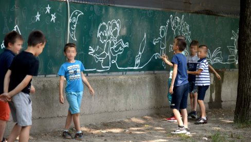 OGRADA POSTALA ŠKOLSKA TABLA: Studenti FPU besplatno ukrasili dvorište u OŠ Lazar Savatić u Zemunu
