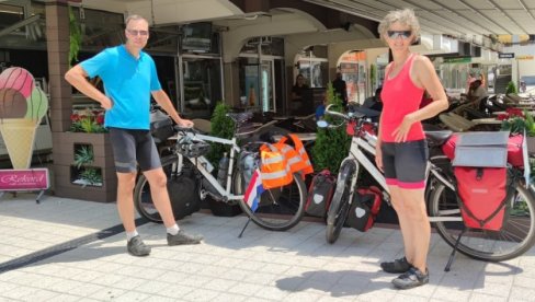 ОДУШЕВЉЕНИ СМО ЛЕПОТАМА СРБИЈЕ: Брачни пар из Холандије бициклима доспео до Пирота