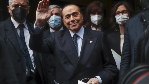 ХВАЛА НА СВЕМУ, ПРЕДСЕДНИЧЕ: Милан се опростио од Силвија Берлусконија