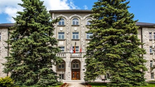 МАХЕРИ ЗА ДУГОВЕ И ОТПРЕМНИНЕ: Незавидна финансијска ситуација Цетиња додатно закомпликована