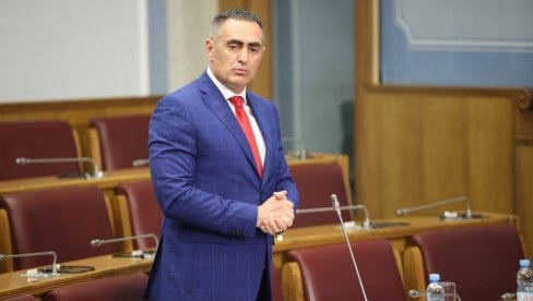 DOK JE MINISTAR, PLATE PO STAROM: Aleksandar Damjanović pred poslanicima odgovarao na pitanja o stanju u javnim finansijama