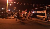 SRBI SA KiM KRENULI PUT BEOGRADA DA PRUŽE PODRŠKU VUČIĆU: Dok je predsednika Vučića, biće i Srba na Kosovu i Metohiji (FOTO/VIDEO)
