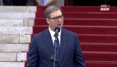 NEKA ŽIVI SRBIJA: Veličanstven govor predsednika Vučića ispred Skupštine (FOTO/VIDEO)