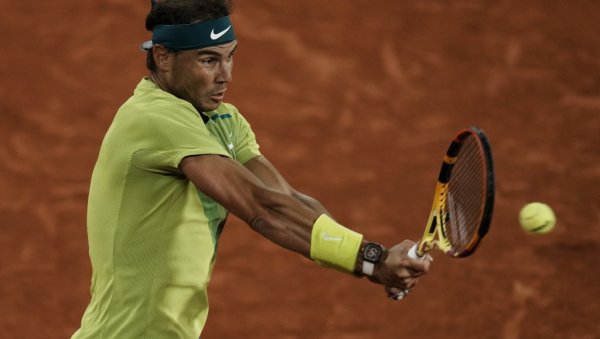 НАДАЛ ДОБИО ОПОМЕНУ: Након Новака, публика извиждала и судију, Мекинро тражио да му се одузме поен