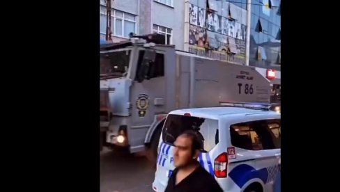 УХАПШЕНО 170 ОСОБА: Истанбулска полиција сукобила се са демонстрантима, употребили сузавац и водене топове (ВИДЕО)