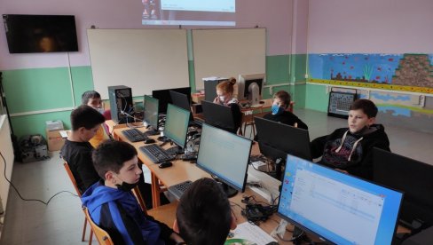 ЗАВРШЕН ШЕСТИ ЦИКЛУС ПРОЈЕКТАСТВАРАМО ЗНАЊЕ: Још 20 основних школа добија информатичке кабинете од Телекома Србија