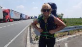 IMA 72 GODINE, IDE PEŠKE DO PEKINGA: Italijanka Vijena Kamarota na putu dugom 22.000 kilometara stigla u Srbiju preko prelaza Tovarnik - Šid