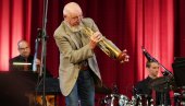 ЗА МУЗИЧАРЕ НЕ ПОСТОЈИ ПЕНЗИЈА: Џез трубач Стјепко Гут о београдском концерту, тајнама професије, кондицији и путовањима