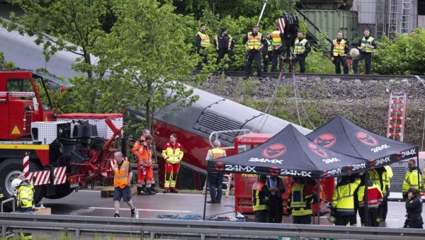 ИЗЛЕТЕО ВОЗ СА ШИНА: Четири особе погинуле,30 повређених у удесу у Немачкој (ВИДЕО)