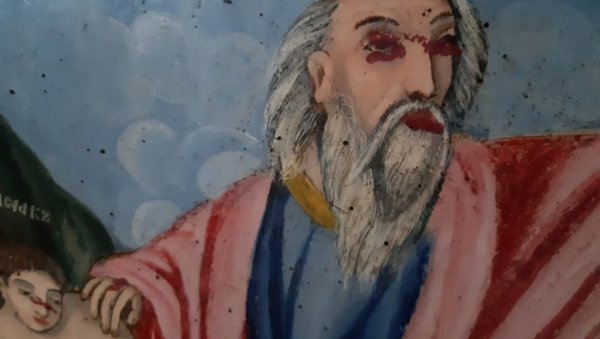 ЖЕНА КОЈА ЈЕ ОШТЕТИЛА ИКОНЕ У ВРАЊУ НИЈЕ САСЛУШАНА: Наложено психијатријско вештачење