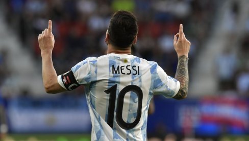 МАЕСТРАЛИ ЛЕО МЕСИ: Аргентина разбила Естонију, фудбалер ПСЖ-а се играо са противником