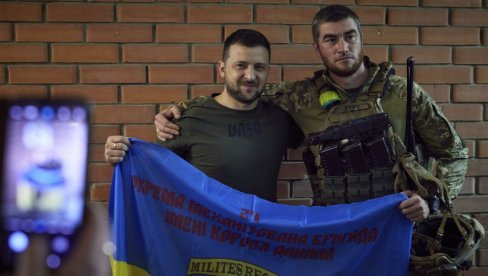 ПОЗИВ ЗЕЛЕНСКОГ МОЖЕ СВЕ ДАНАС ДА ОКОНЧА Песков навео како Украјинци могу зауставити сукоб